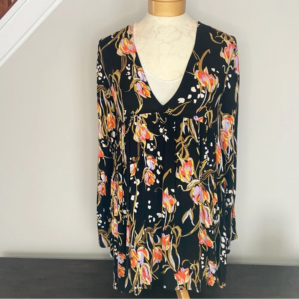 Free People Bella Printed Black Onyx Floral Tunic Size Medium
